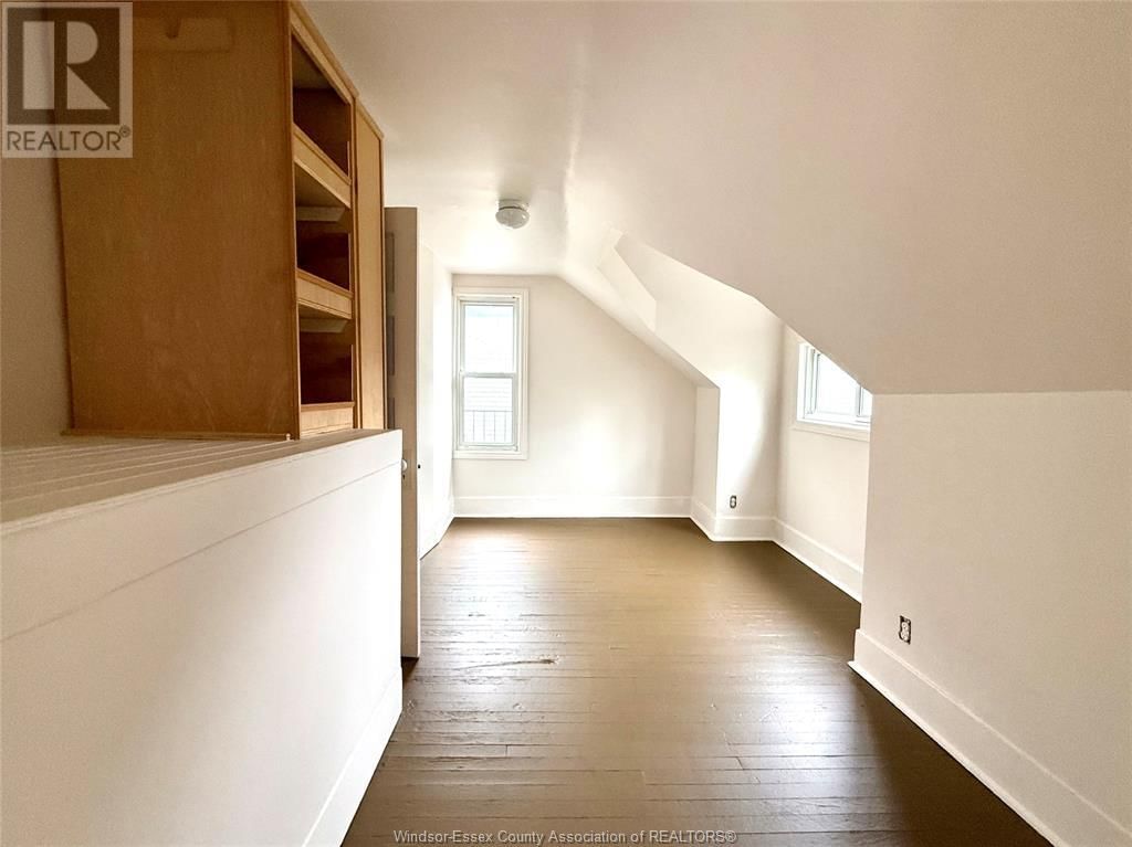 1172 GLADSTONE Image 23