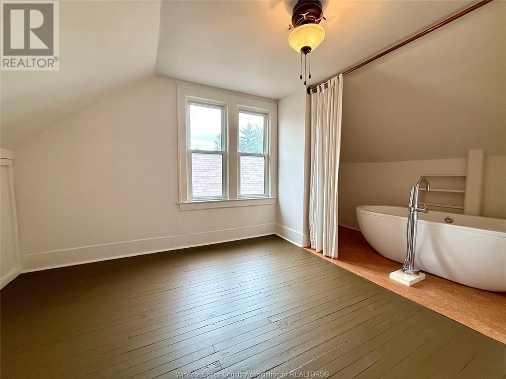 1172 GLADSTONE Image 24