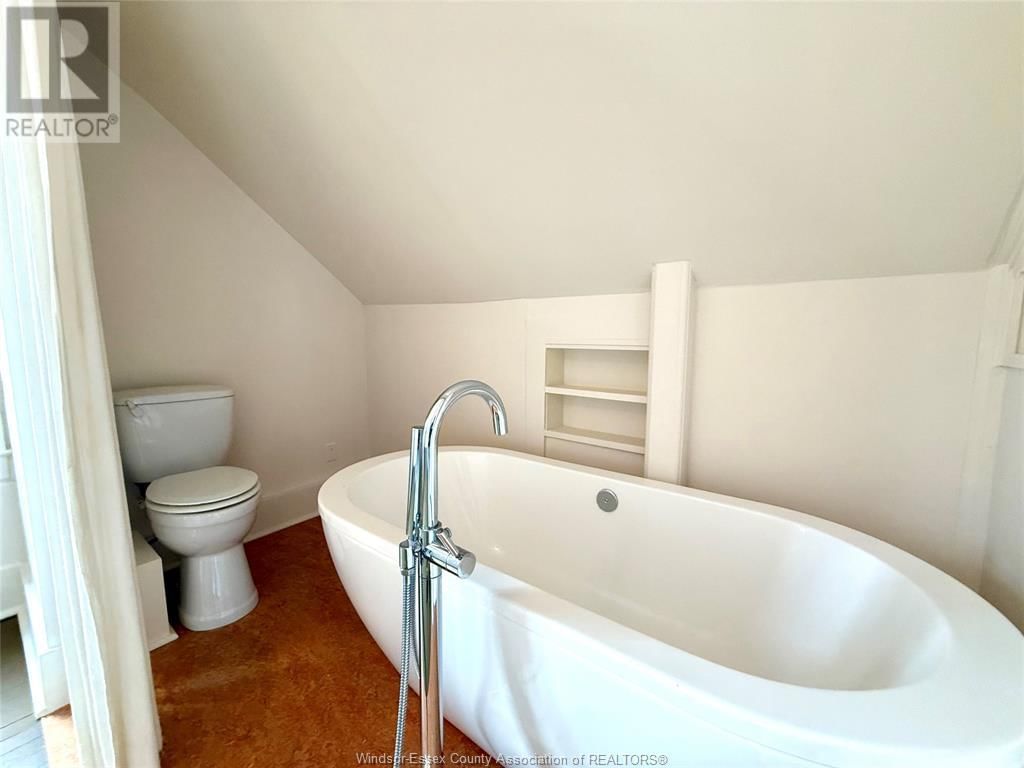1172 GLADSTONE Image 25