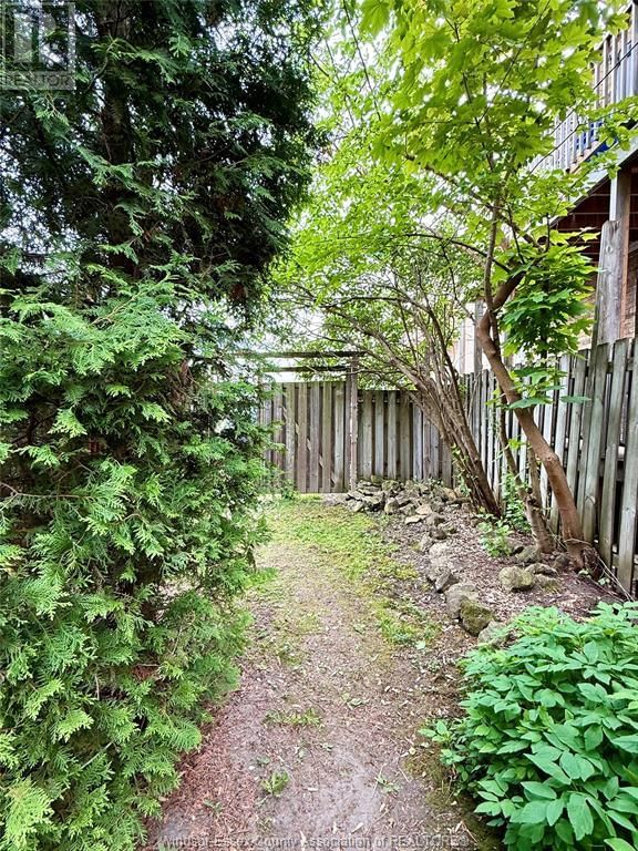 1172 GLADSTONE Image 36