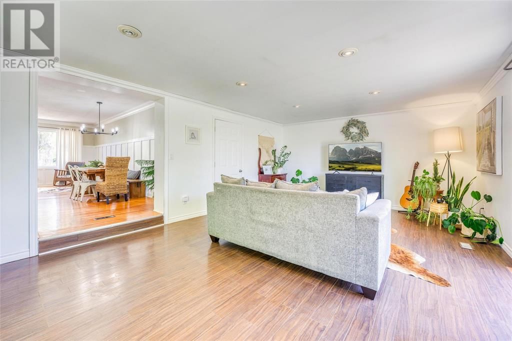 282 JOHN STREET Image 30