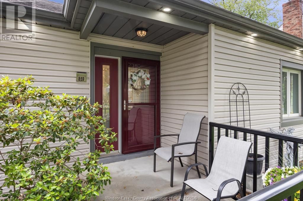 859 ISABELLE PLACE Image 3