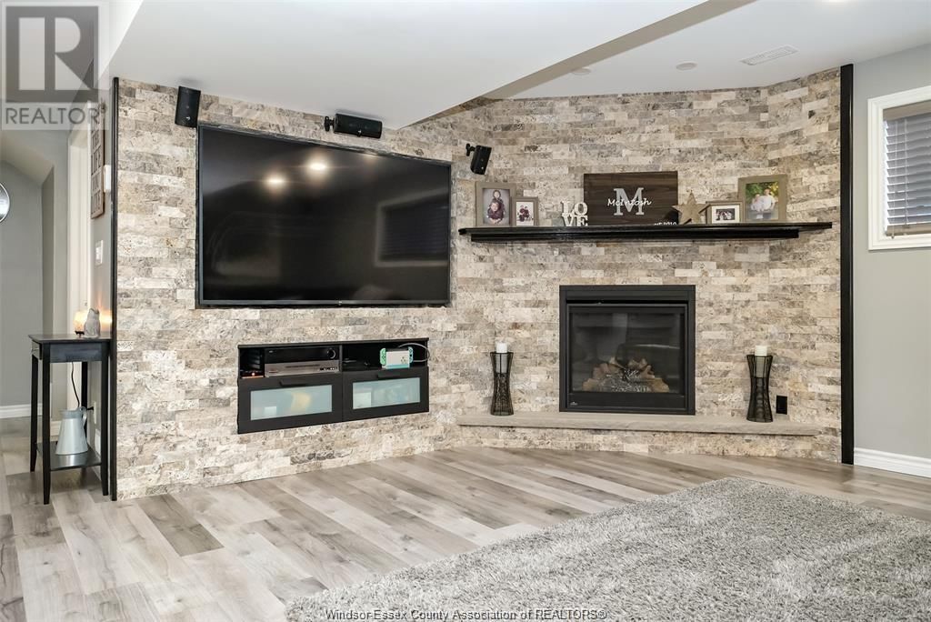 755 HELENA Image 16