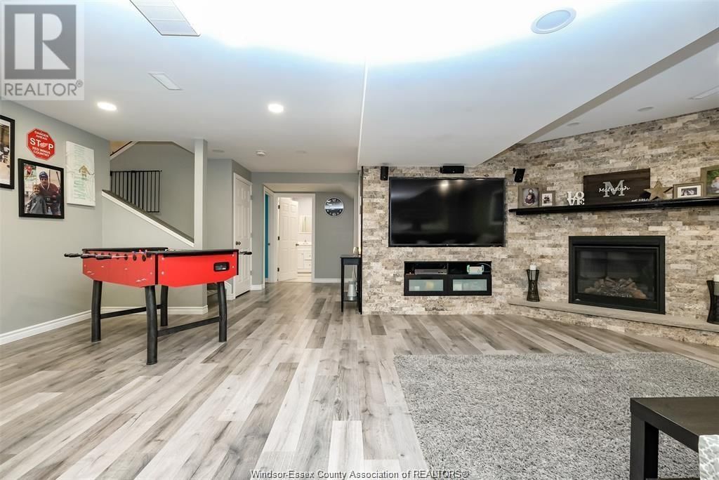 755 HELENA Image 17