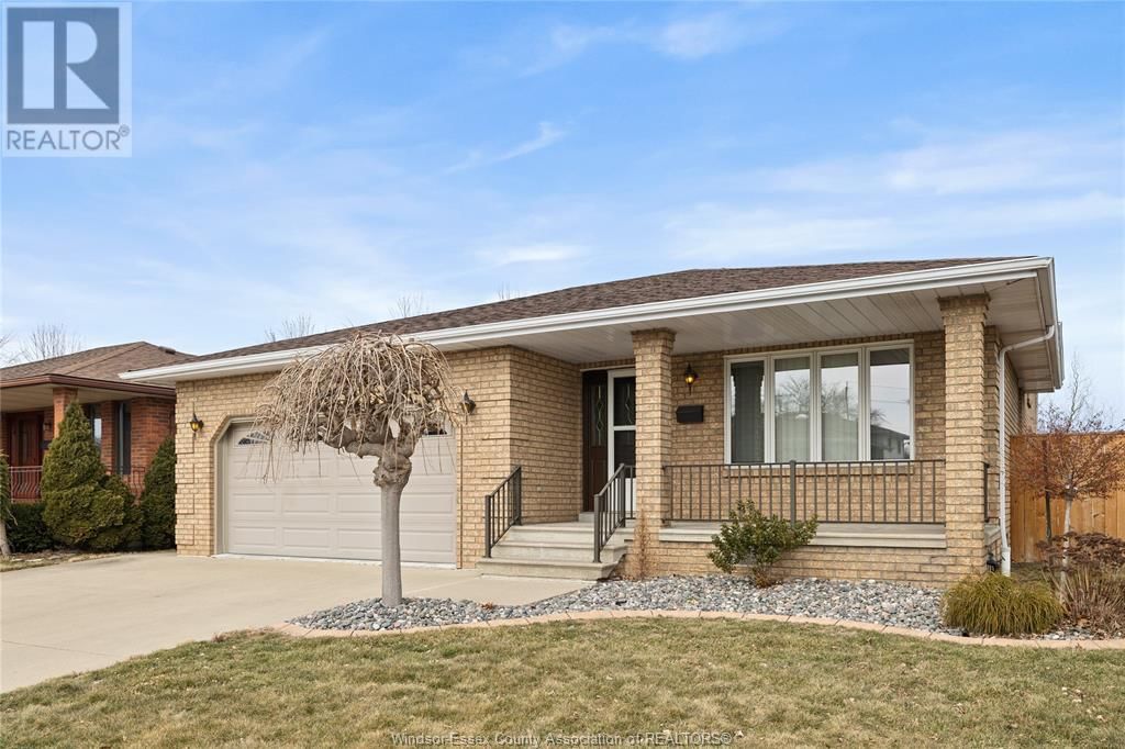 8358 KINGSTON CRESCENT Image 1
