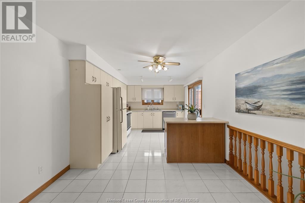 8358 KINGSTON CRESCENT Image 10