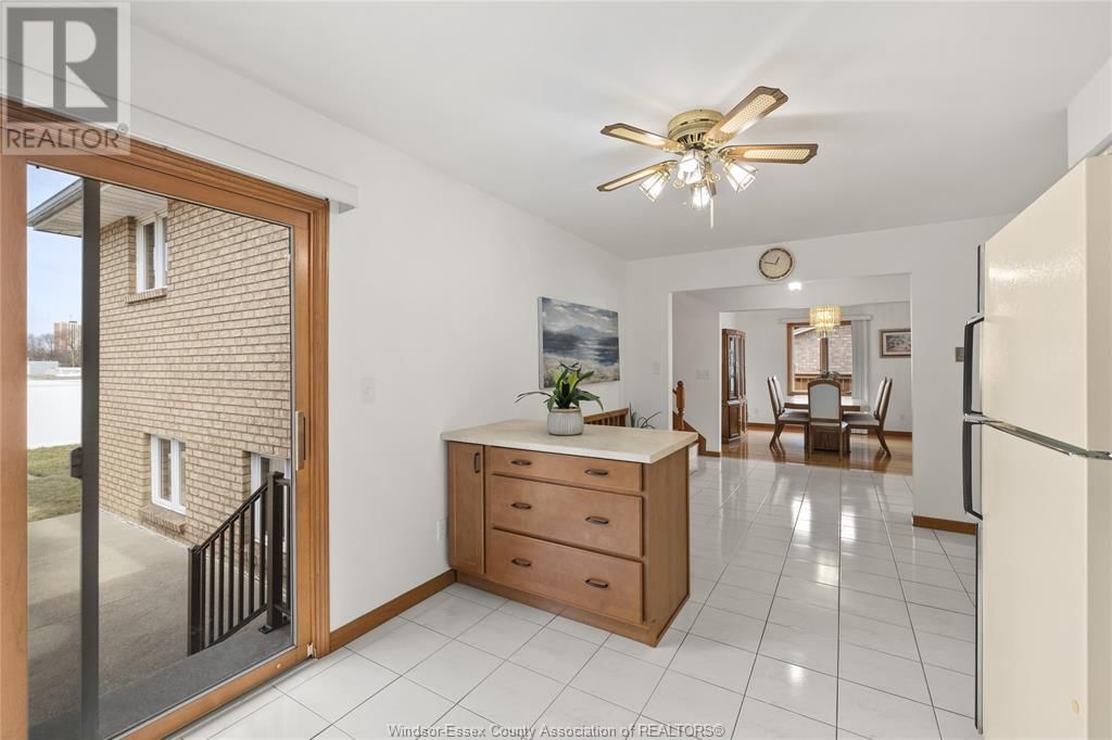 8358 KINGSTON CRESCENT Image 13
