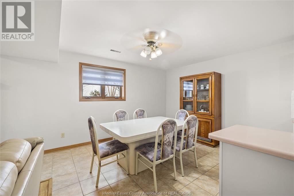 8358 KINGSTON CRESCENT Image 21