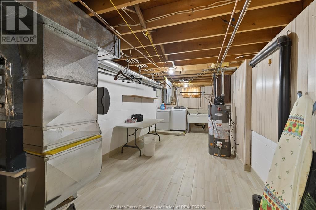 8358 KINGSTON CRESCENT Image 24