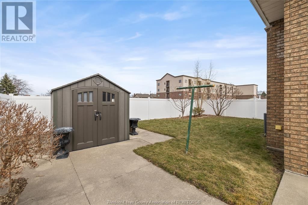 8358 KINGSTON CRESCENT Image 31