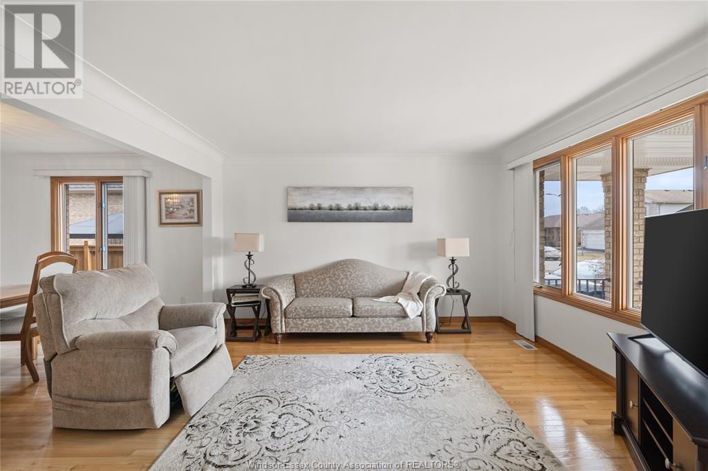 8358 KINGSTON CRESCENT Image 4