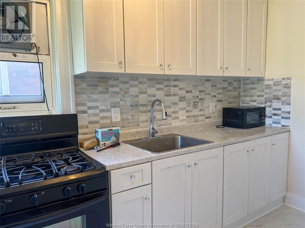1070 CAMPBELL Image 10