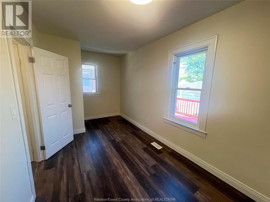 1070 CAMPBELL Image 12