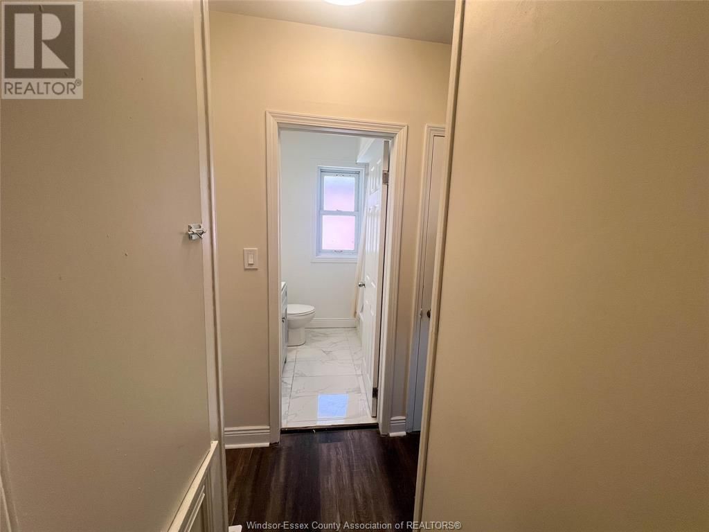 1070 CAMPBELL Image 15