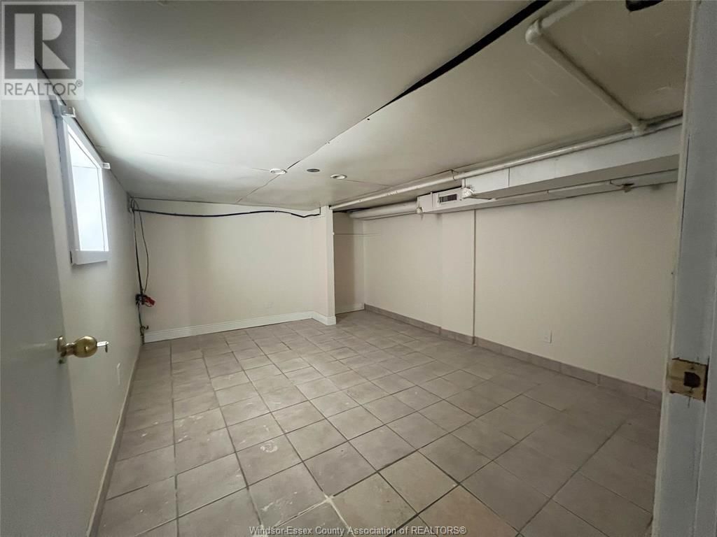 1070 CAMPBELL Image 32