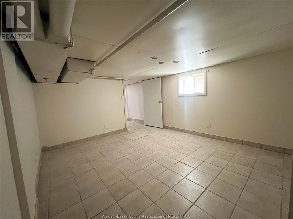 1070 CAMPBELL Image 33