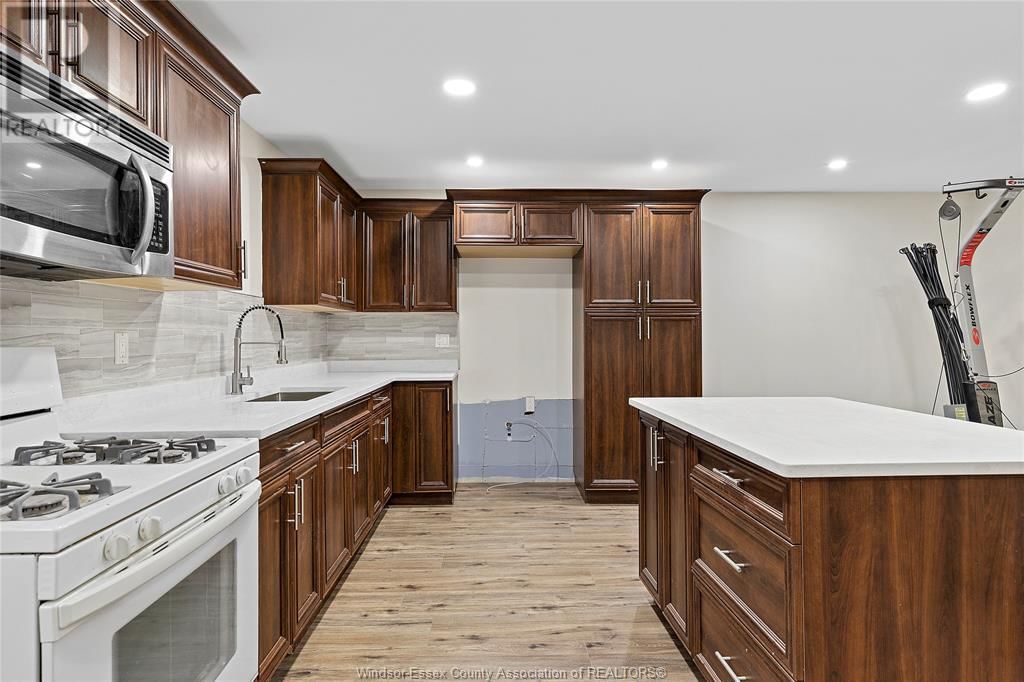 2653 PRESTON Image 32