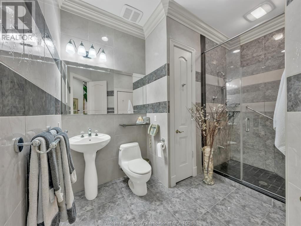 1702 CAILLE AVENUE Image 33