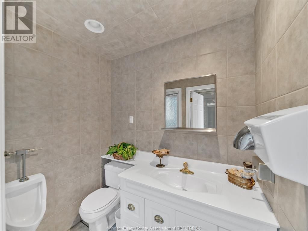 1702 CAILLE AVENUE Image 42