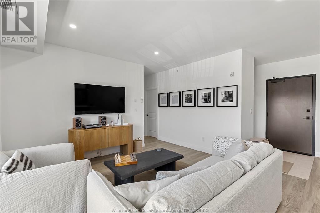 320 - 3817 HOWARD AVENUE Image 13