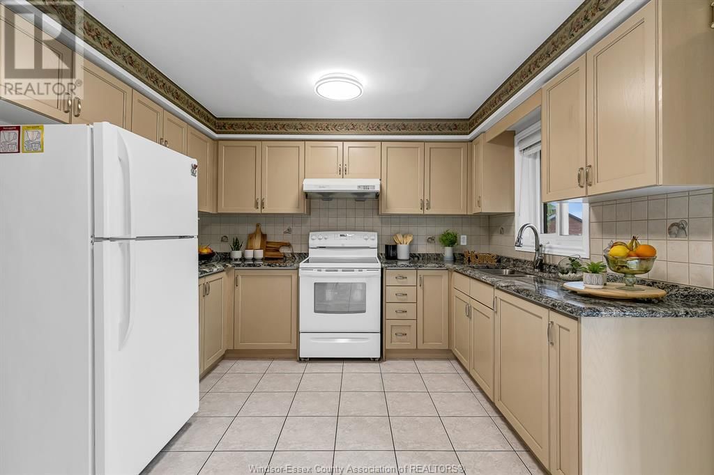 232 EVELEIGH CRESCENT Image 12