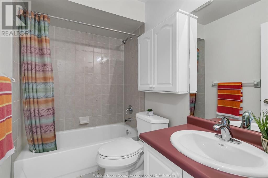 232 EVELEIGH CRESCENT Image 16