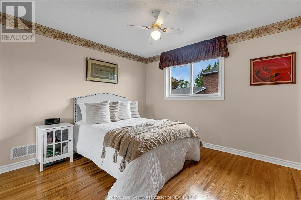 232 EVELEIGH CRESCENT Image 17