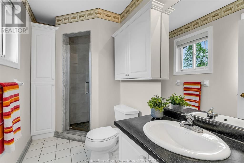 232 EVELEIGH CRESCENT Image 19