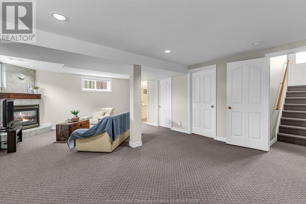 232 EVELEIGH CRESCENT Image 21