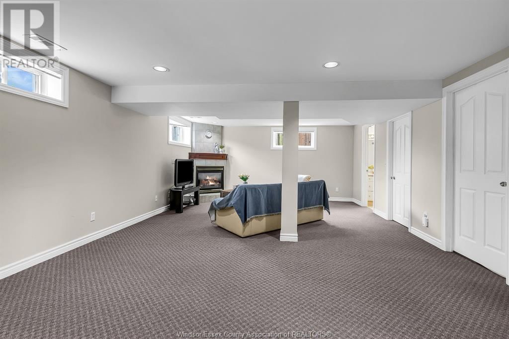 232 EVELEIGH CRESCENT Image 22