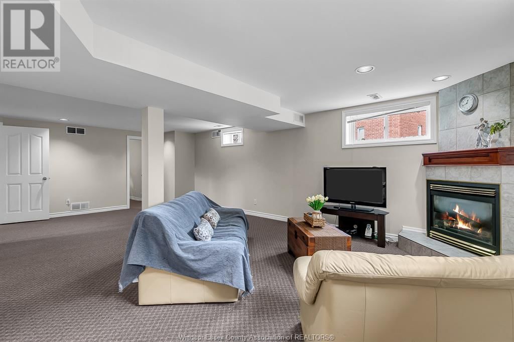 232 EVELEIGH CRESCENT Image 23
