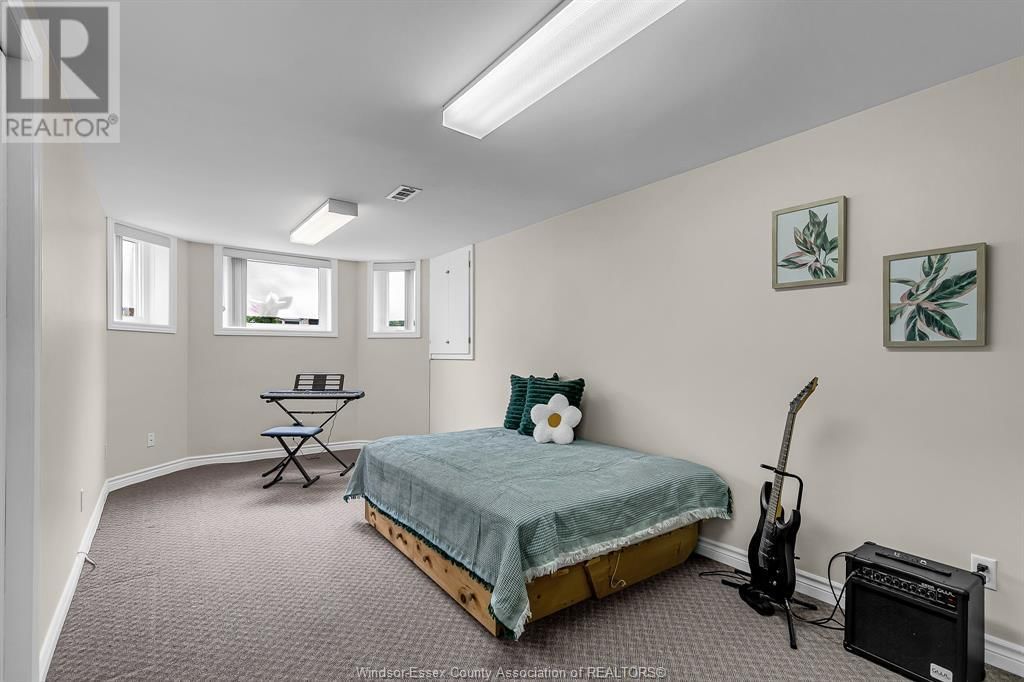 232 EVELEIGH CRESCENT Image 25