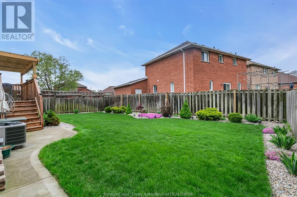232 EVELEIGH CRESCENT Image 30