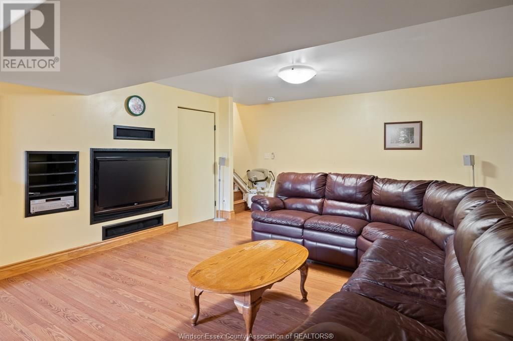 393 LENORE Image 15