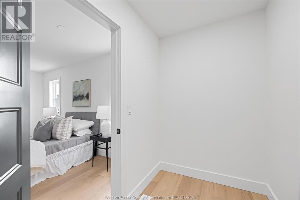 70 MEDORA AVENUE EAST Image 25