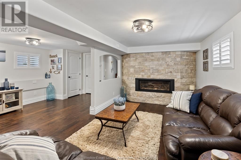 794 ERIE SHORES Image 48