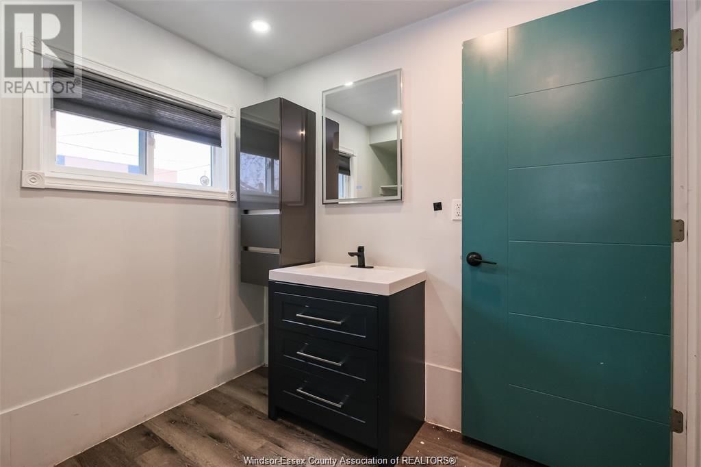 588 CARON AVENUE Image 6