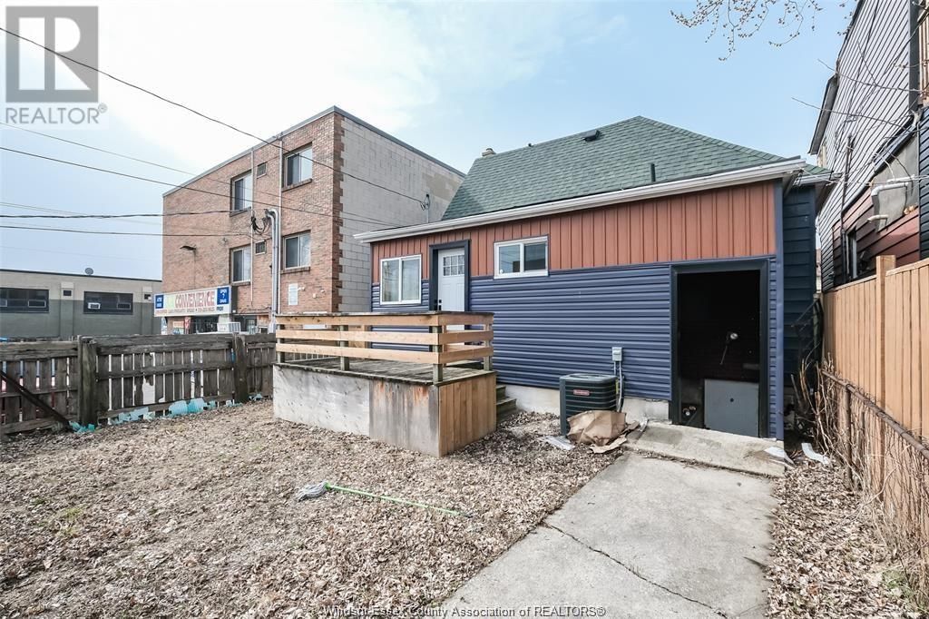 588 CARON AVENUE Image 8