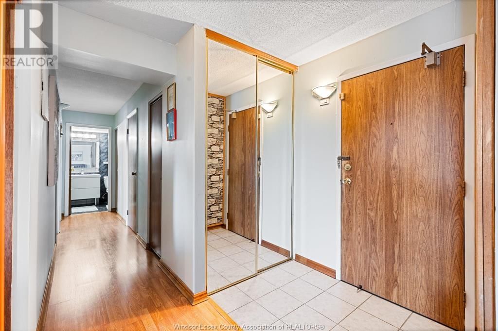 812 - 150 PARK STREET WEST Image 3