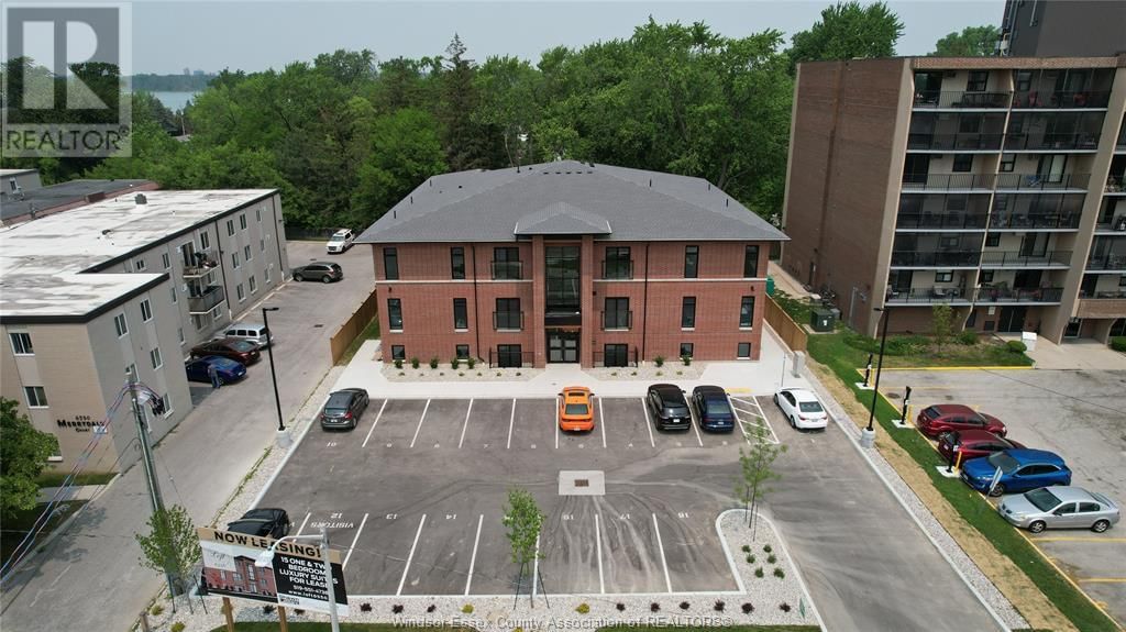 301 - 6550 WYANDOTTE STREET EAST Image 2
