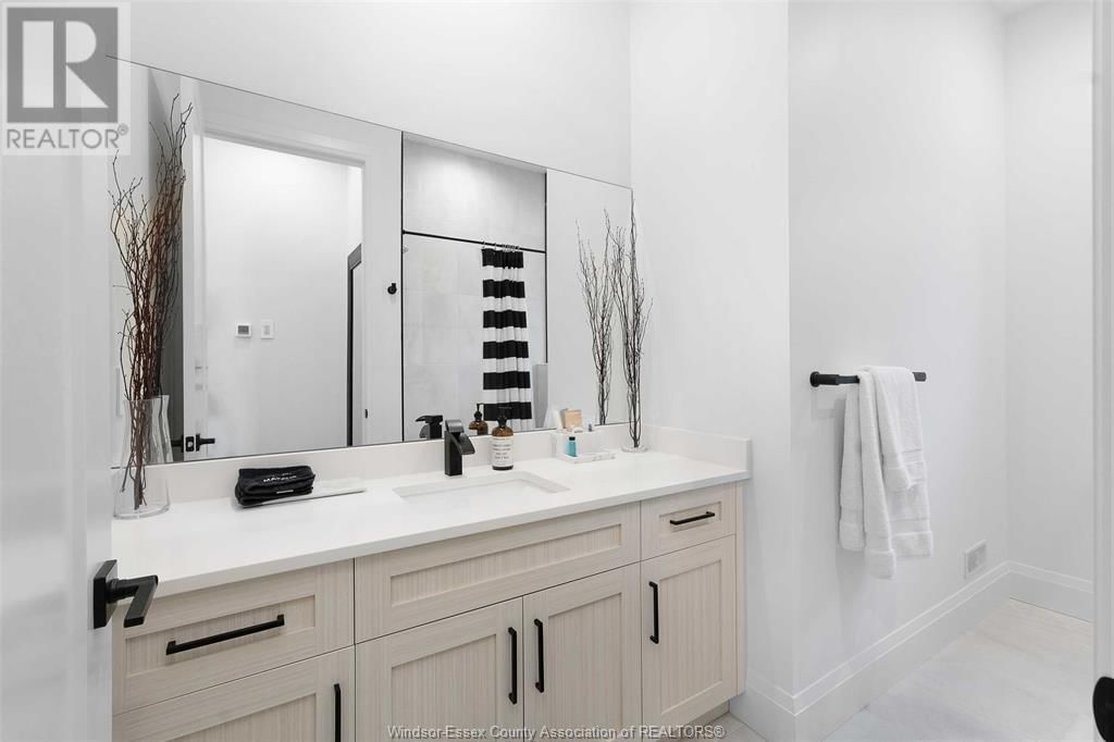 572 LILY MAC BOULEVARD Image 32