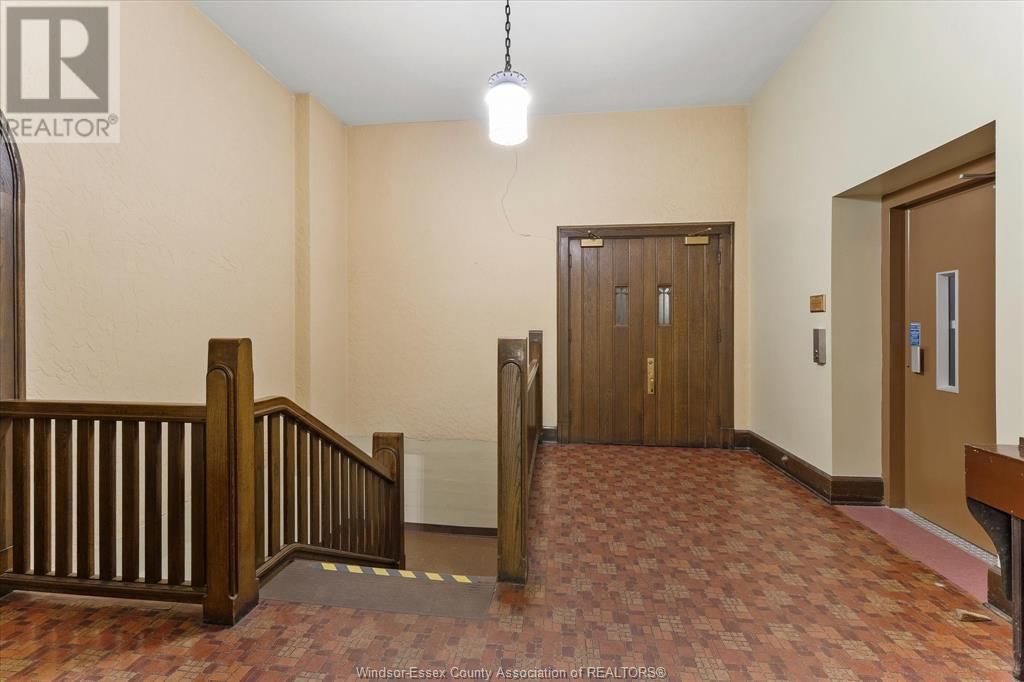 1680 DOUGALL AVENUE Image 14