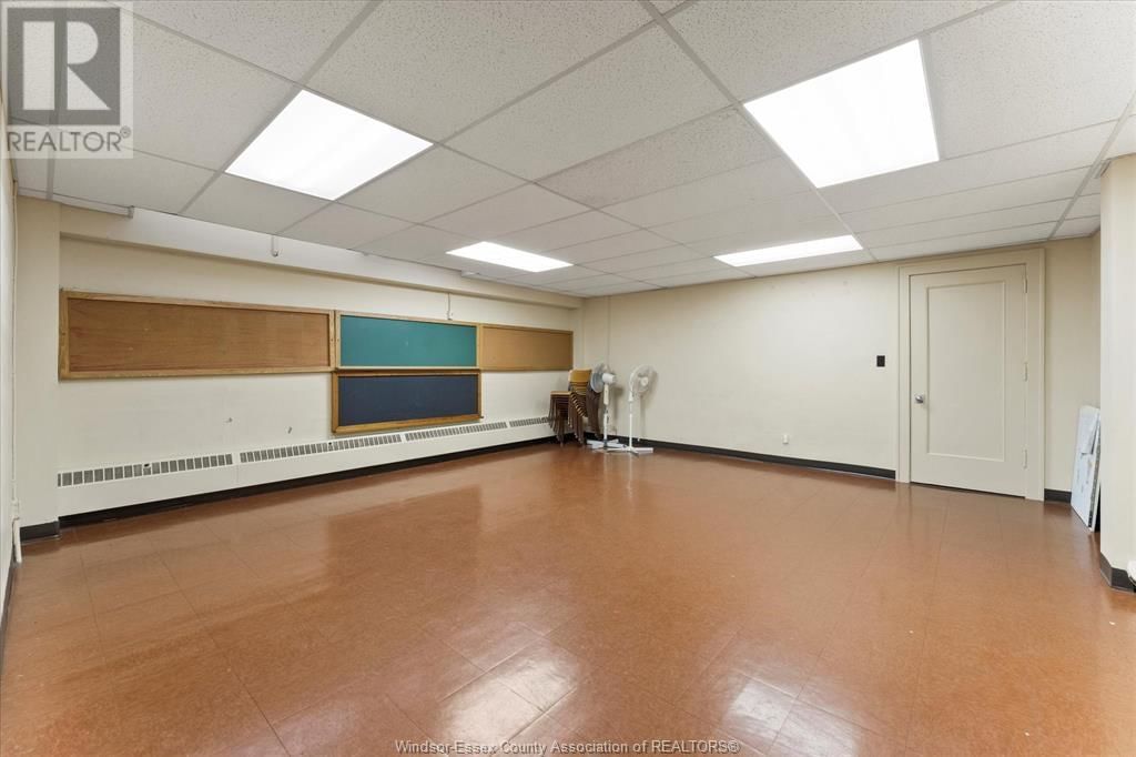 1680 DOUGALL AVENUE Image 30
