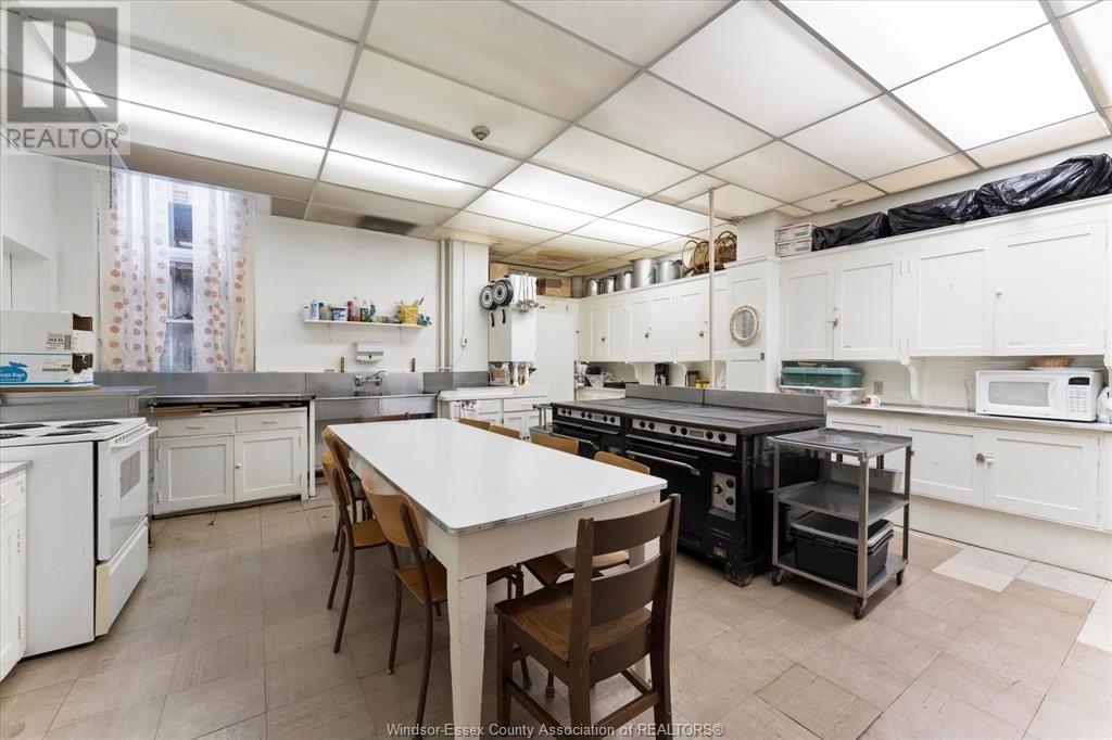 1680 DOUGALL AVENUE Image 31