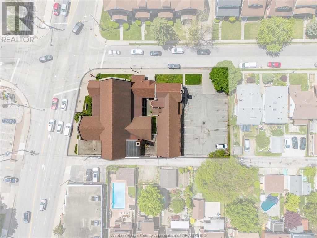 1680 DOUGALL AVENUE Image 39