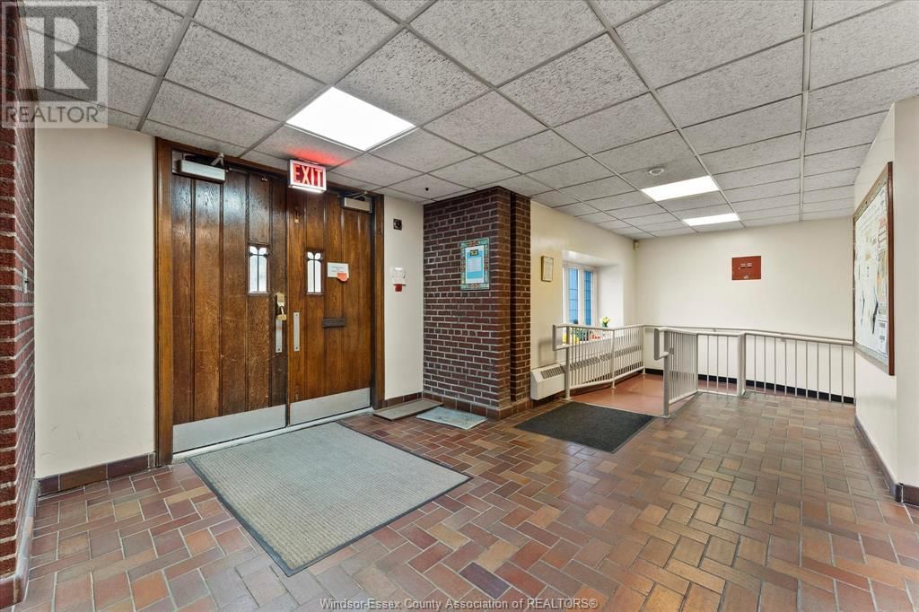 1680 DOUGALL AVENUE Image 4