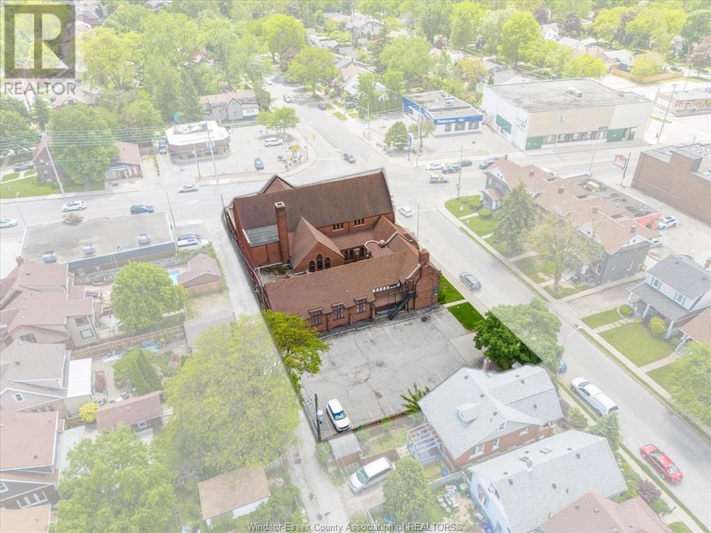 1680 DOUGALL AVENUE Image 41