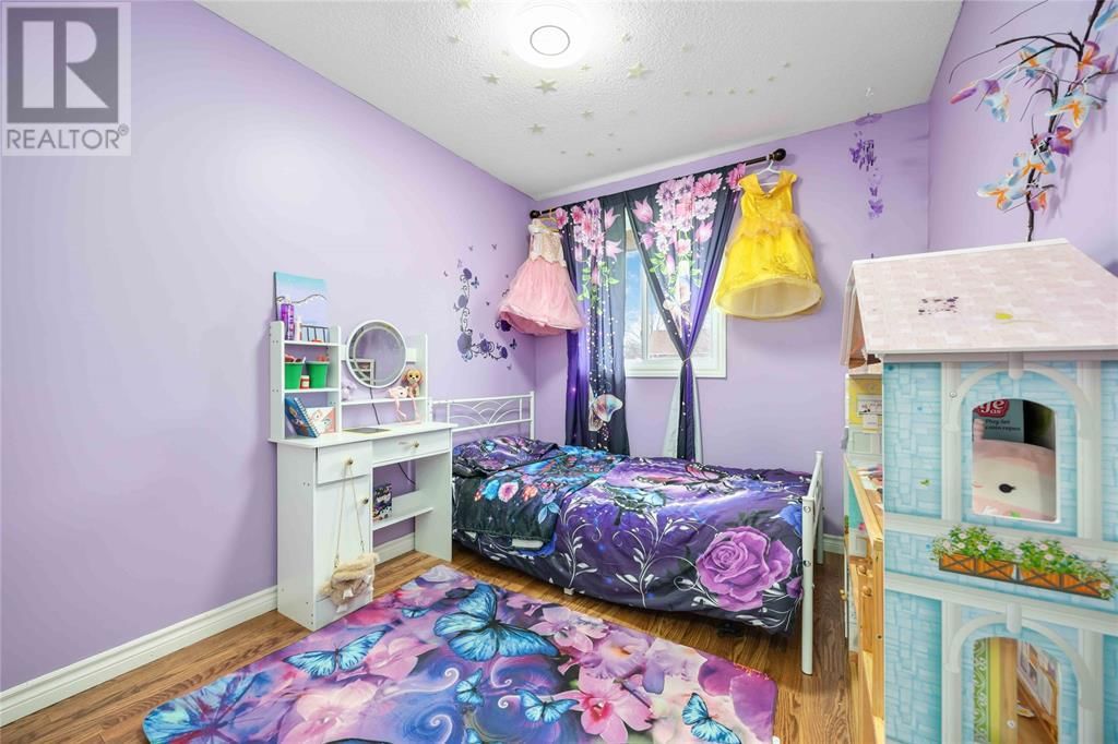 772 CARDIFF DRIVE Image 10