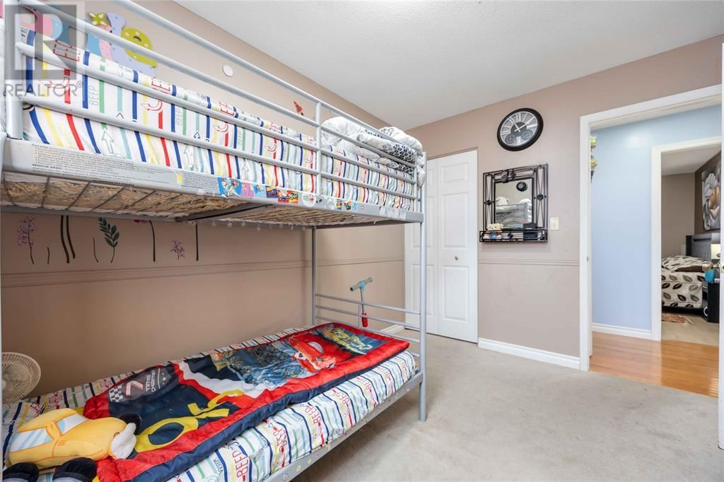 772 CARDIFF DRIVE Image 12