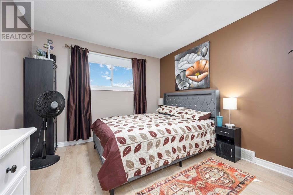 772 CARDIFF DRIVE Image 13